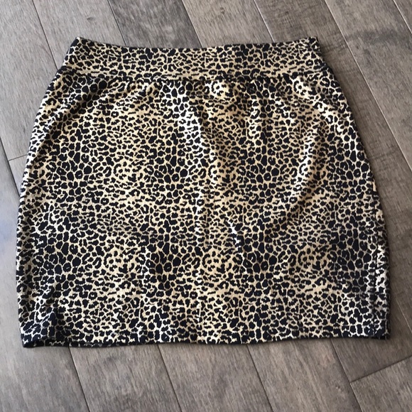 F21 Gold and black leopard miniskirt - Picture 1 of 1